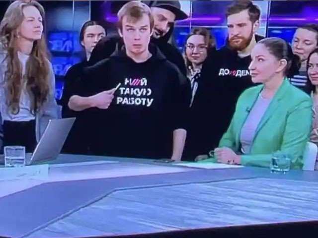 russian news channel employees resign