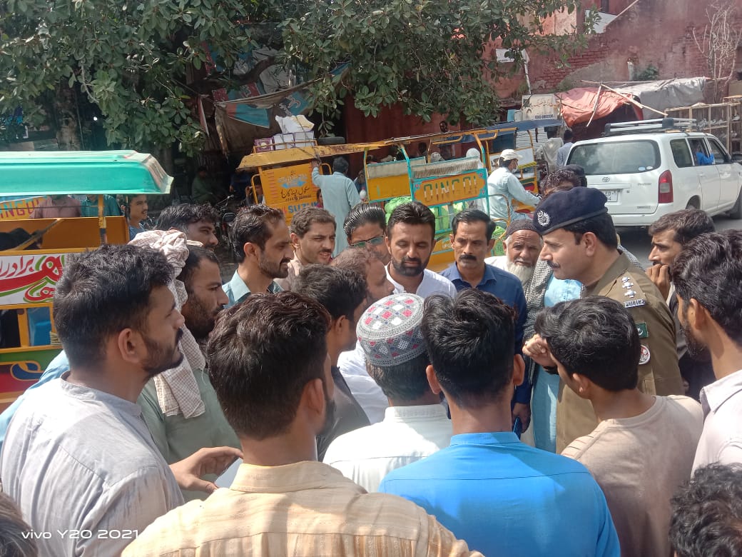 rickshaw stand mandi bahauddin