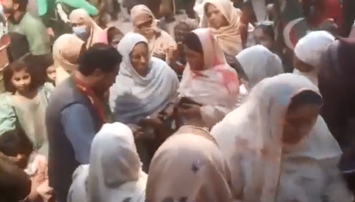 imran khan long march at mandi bahauddin