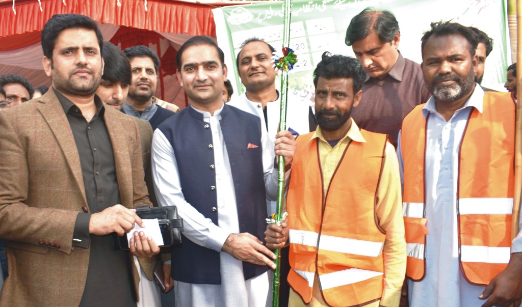 The cleanliness drive is being celebrated from 20 to 26 February in mandi bahauddin