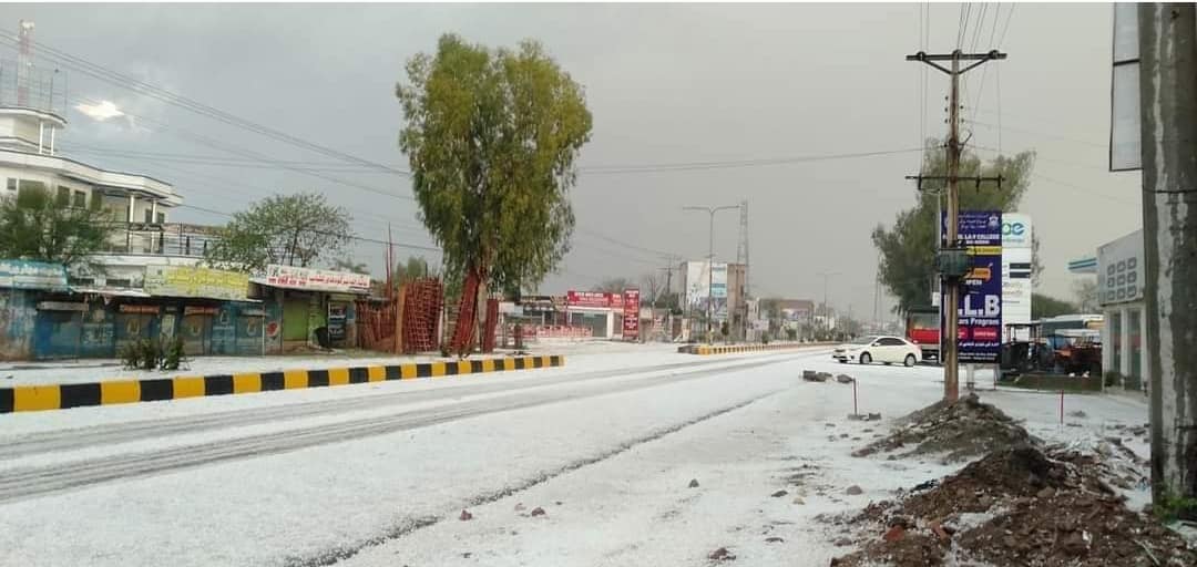 snowfall in mandi bahauddin