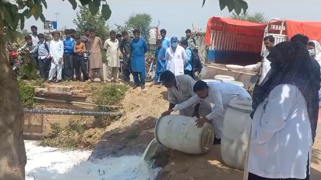 Food authority Mandi Bahauddin spilled adulterated milk into canal