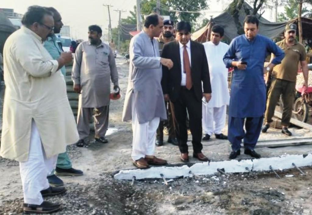 Substandard work on King Mor to Sat Sira Road mandi bahauddin