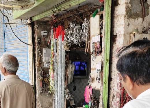 Thieves broke the roof and stole goods worth 2 lakh rupees