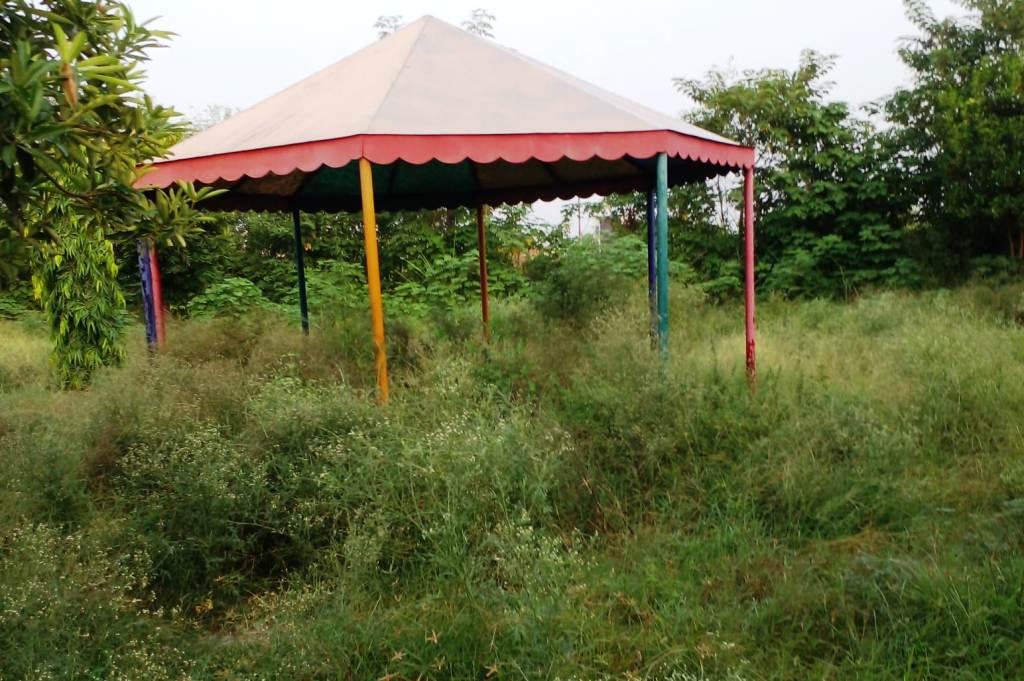 The public park built with crores of rupees is in a state of disrepair