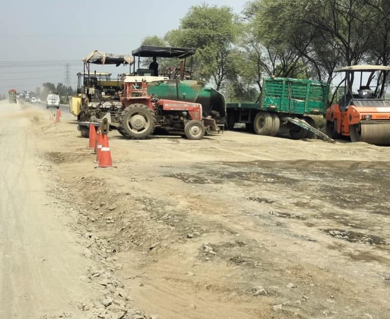 DC inspected the under-construction Sarai Alamgir Road