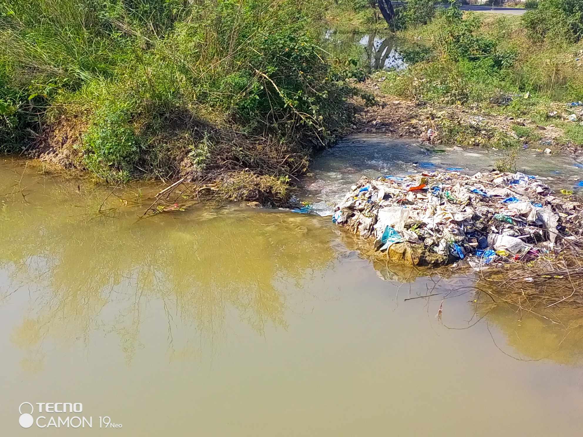 2 Chak: Damage to crops and livestock due to canal embankment