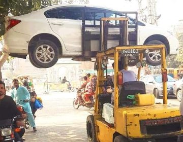 Lifters activated in Mandi Bahauddin to deal with wrong parking